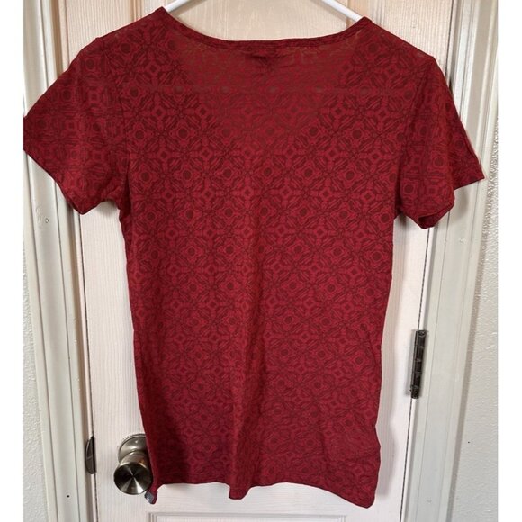 Eddie Bauer Womens XS Red Geometric V-neck Lightweight Short Sleeve Shirt - Picture 2 of 4